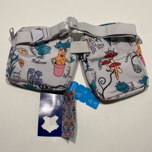 Vera Bradley Harry Potter Herbology Ditsy Mushroom Toadstool Plant Fanny Bag NWT - Picture 7 of 8